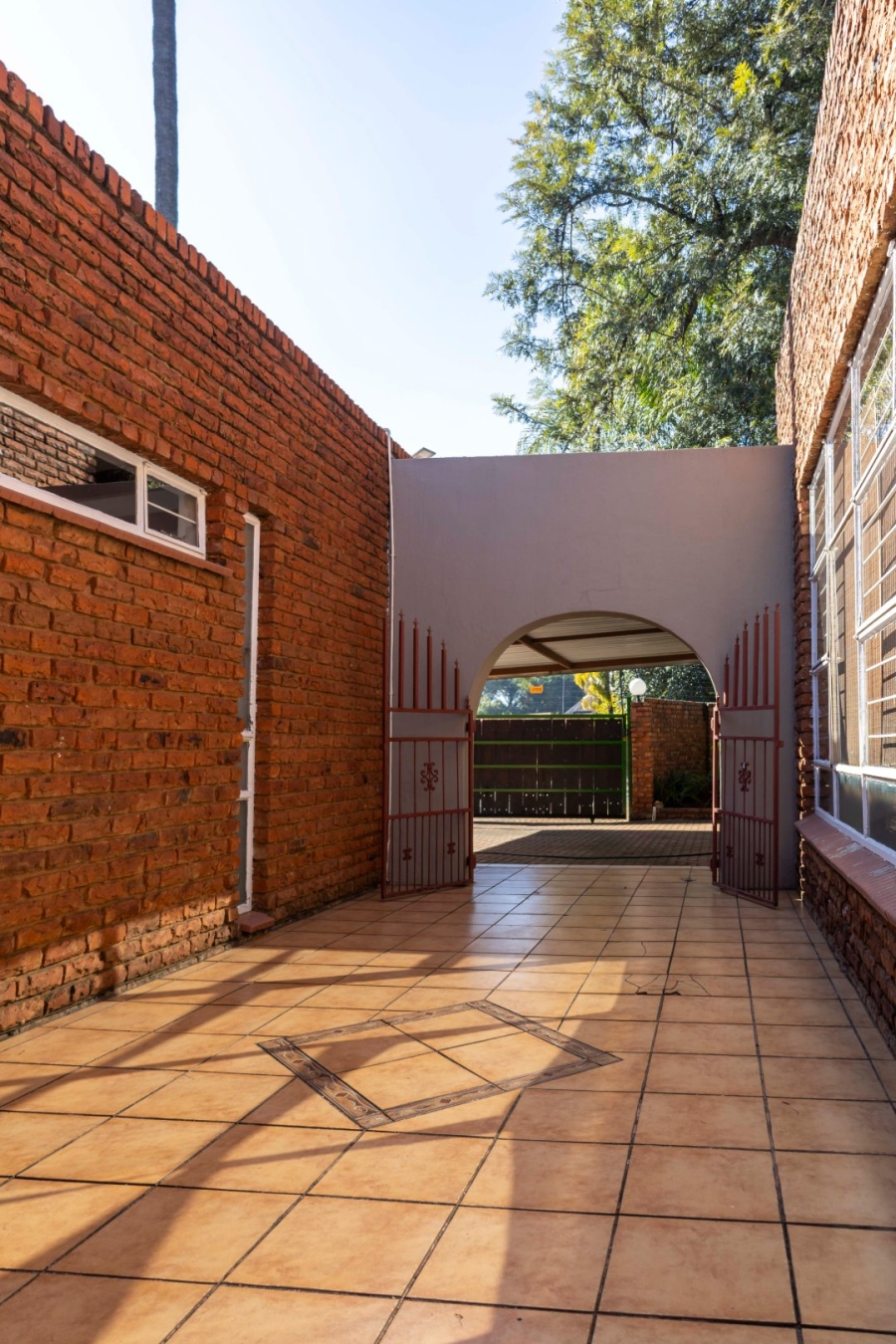 4 Bedroom Property for Sale in Ifafi North West